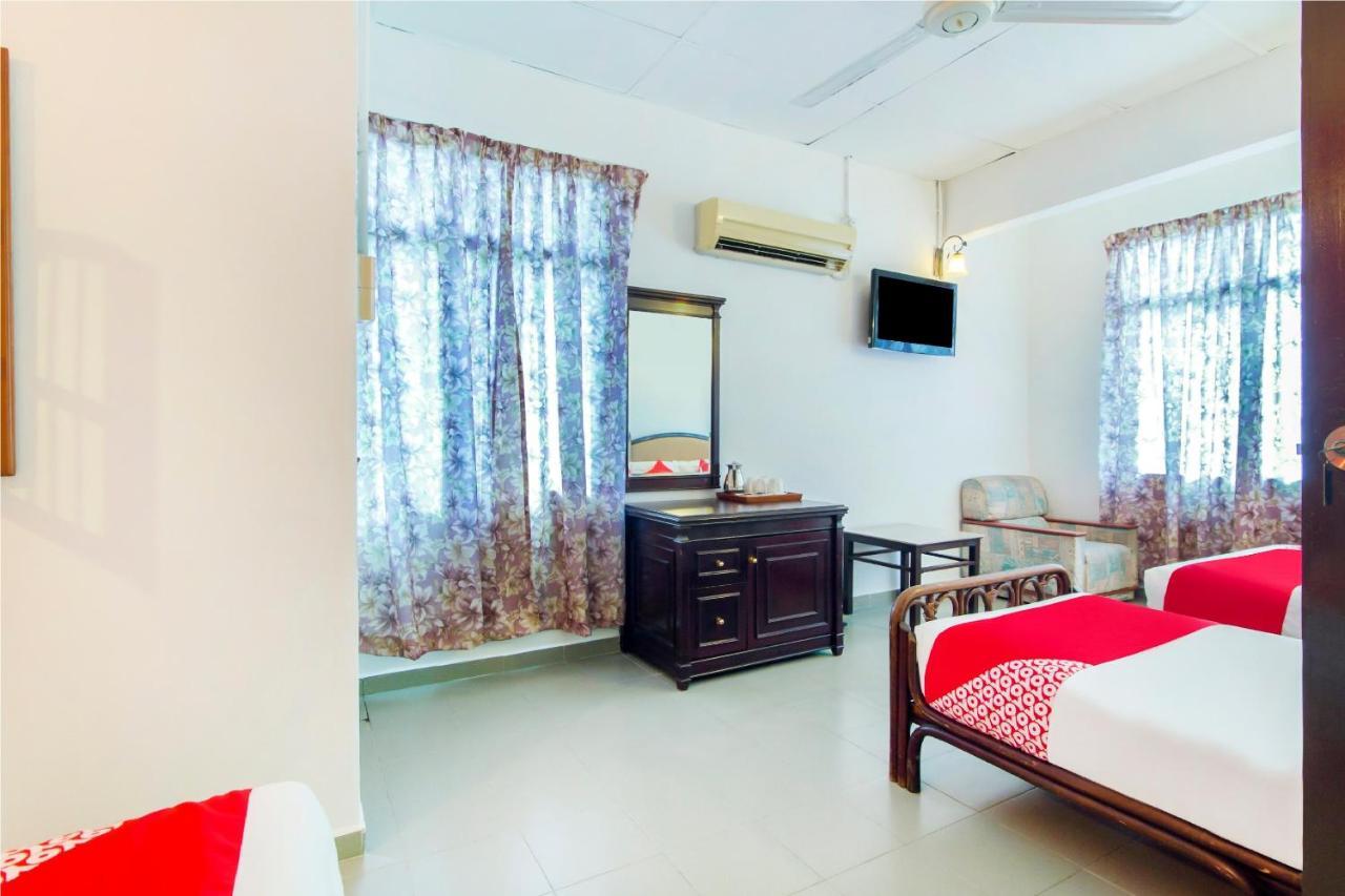 Oyo 1093 Ali'S Motel Teluk Bahang Eksteriør billede
