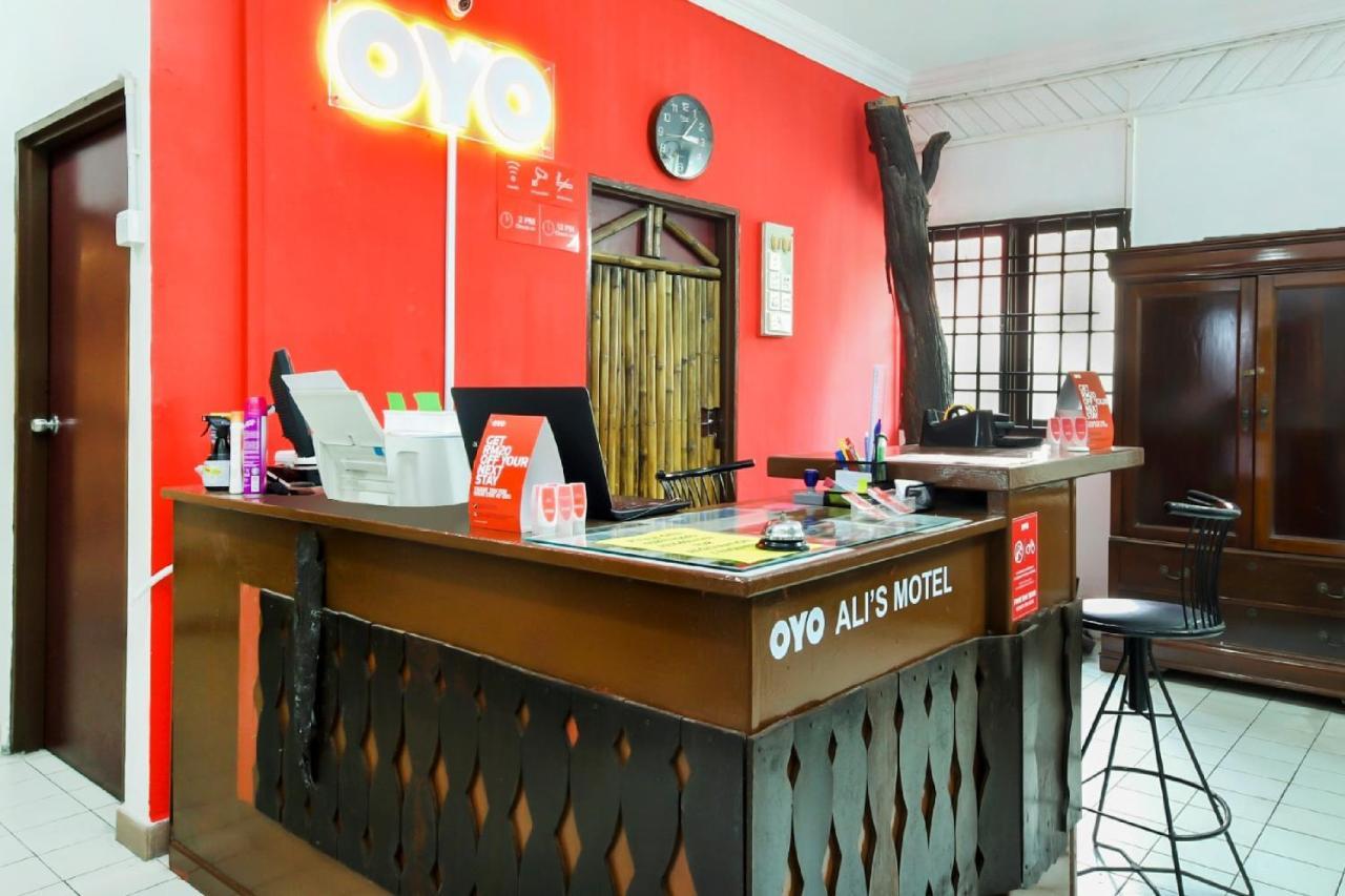 Oyo 1093 Ali'S Motel Teluk Bahang Eksteriør billede