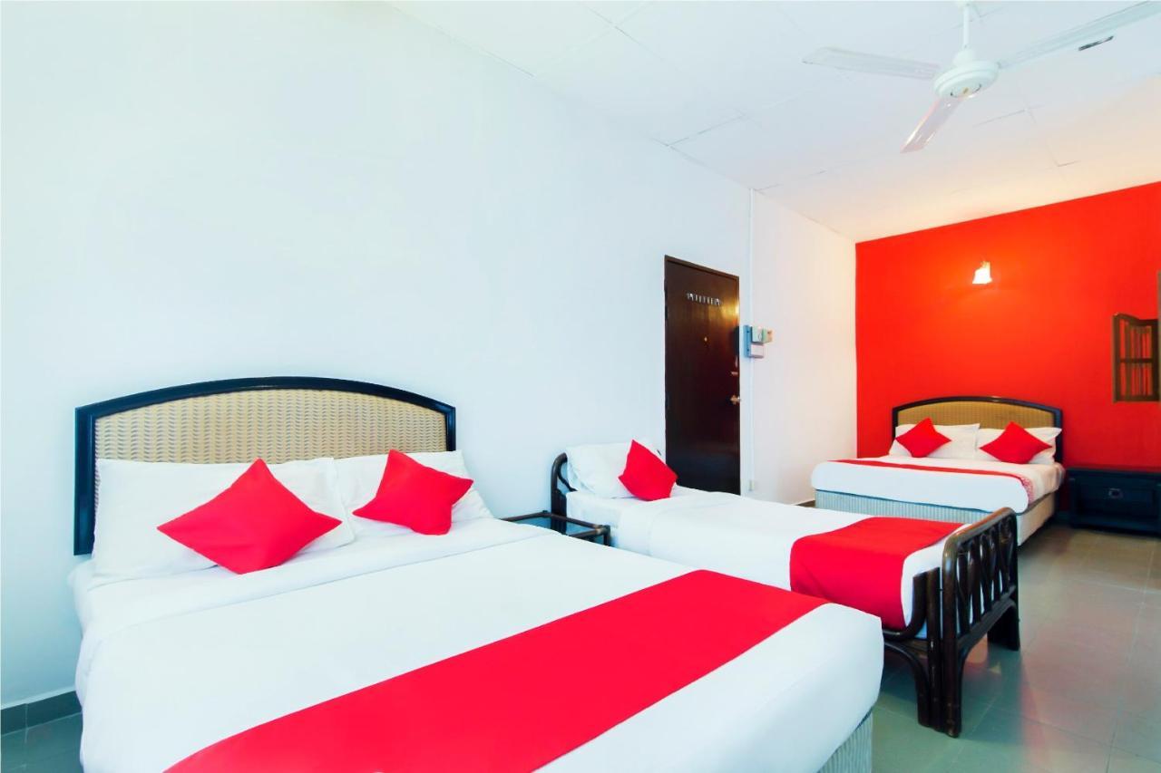 Oyo 1093 Ali'S Motel Teluk Bahang Eksteriør billede