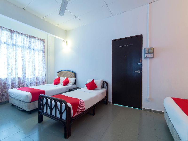 Oyo 1093 Ali'S Motel Teluk Bahang Eksteriør billede